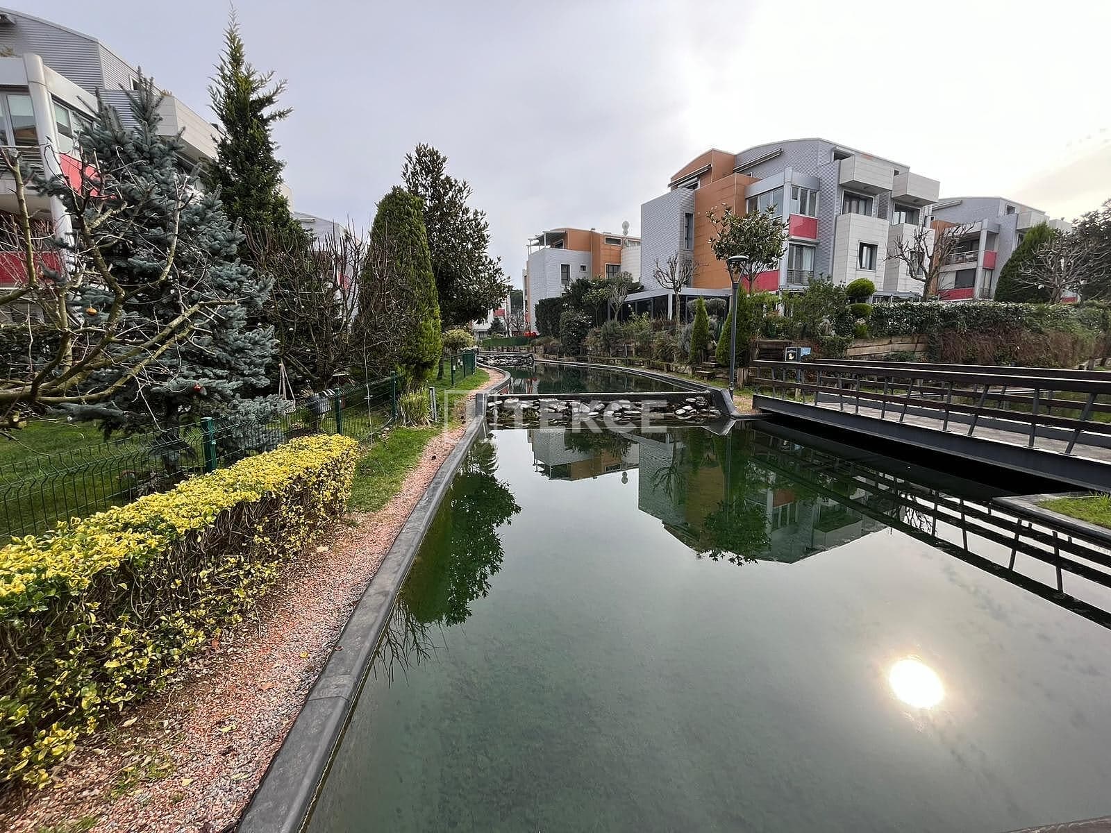 Eco-friendly Apartments in İstanbul, Türkiye image 10