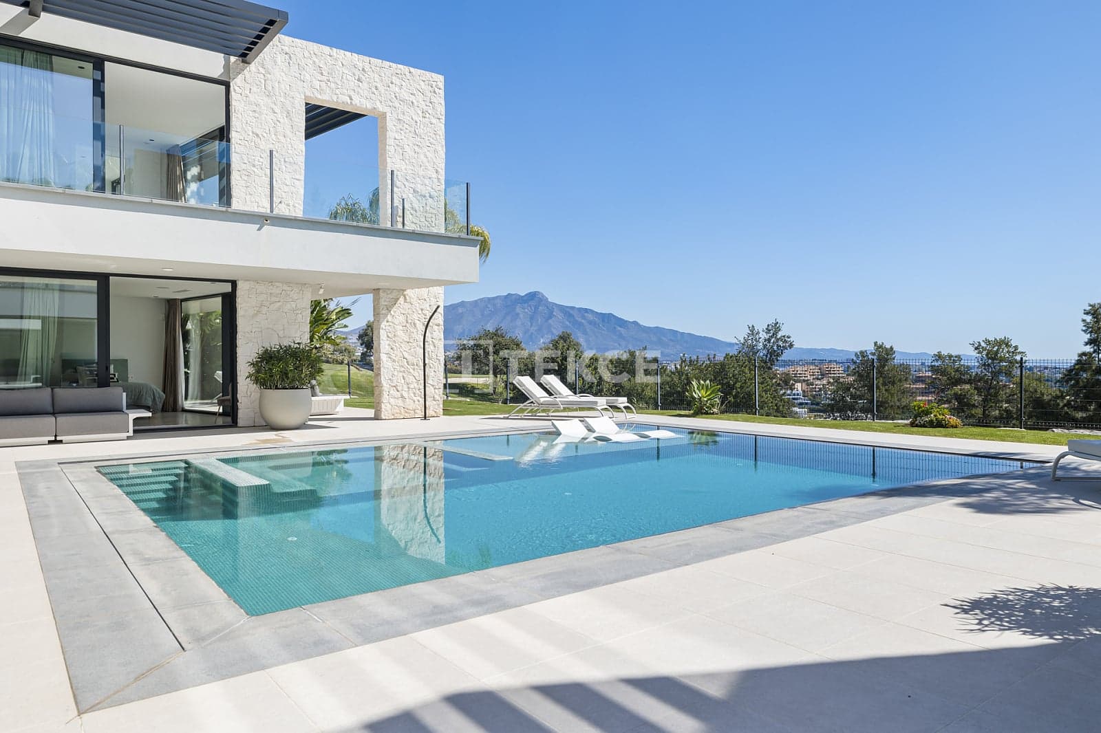 Energy-efficient Houses in Málaga, Spain image 6